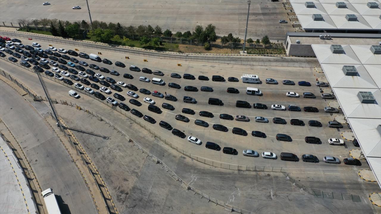 "İnsan bir sevinçle geliyor, giderken de üzülüyor"