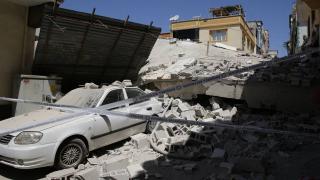 Gaziantep'te 5 katlı bina yıkıldı