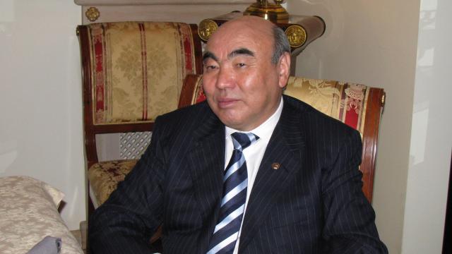Kırgızistanın kurucu Cumhurbaşkanı Akayev, 16 yıl sonra ülkesine getirildi