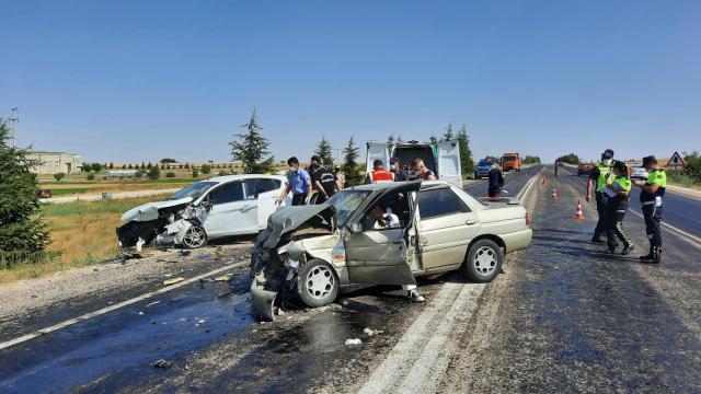 Eskişehirde 2 otomobil çarpıştı: 1 ölü