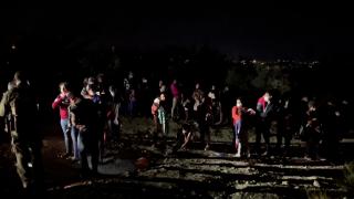 Göçmenler ABD’ye ulaşmak hayaliyle Meksika sınırına yürümeye devam ediyor