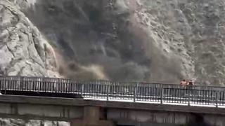 Hakkari-Van karayolunda heyelan kamerada