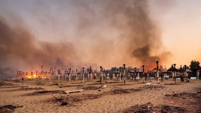 Sicilyada orman yangınları ikinci gününde devam ediyor