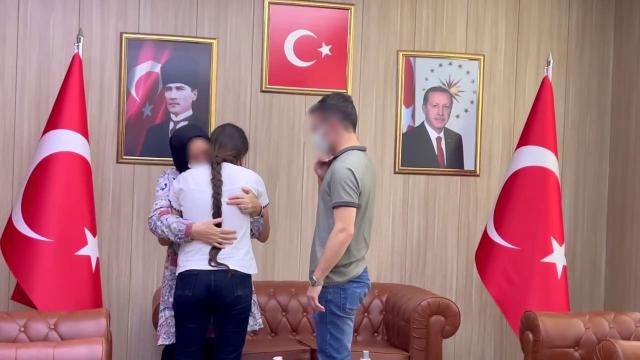 PKKdan kaçarak teslim olan 2 terörist aileleriyle buluşturuldu