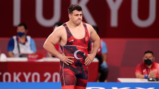 Milli güreşçi Rıza Kayaalp yarı finalde