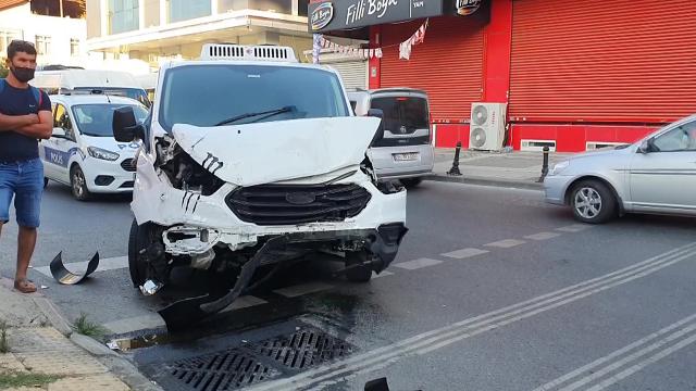 İstanbulda servis aracıyla minibüs çarpıştı: 1 ölü, 6 yaralı