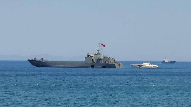 Vatandaşların tahliyesi için Marmarise iki çıkarma gemisi gönderildi