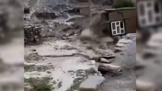 Van'daki selde bir ev böyle yıkıldı