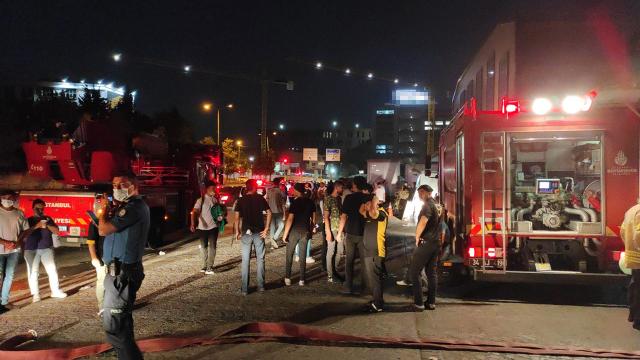 İstanbulda restoran yangını: 11 kişi dumandan etkilendi