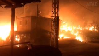 Yangında mahsur kalan anne ile kızı AFAD ekiplerince kurtarıldı