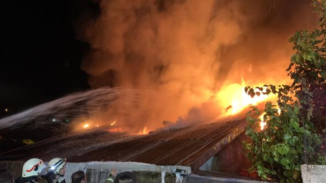 İstanbulda cam atölyesi yangını