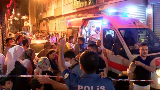 Fatihte yangın: Mahsur kalanlar kurtarıldı