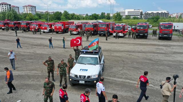 Azerbaycandan yangınlarla mücadeleye destek