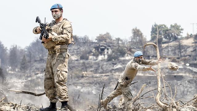 Terörle mücadelenin kahramanları yangın sonrası seferber oldu