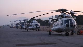 Sabahın ilk ışıklarından gecenin karanlığına havada alev devriyesi