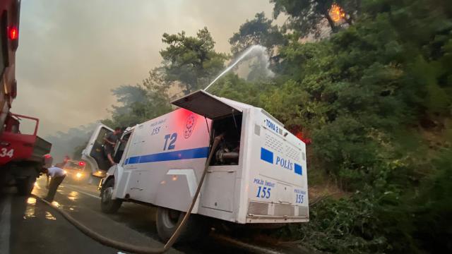 Emniyetten yangın söndürme çalışmalarına 112 TOMA ile destek