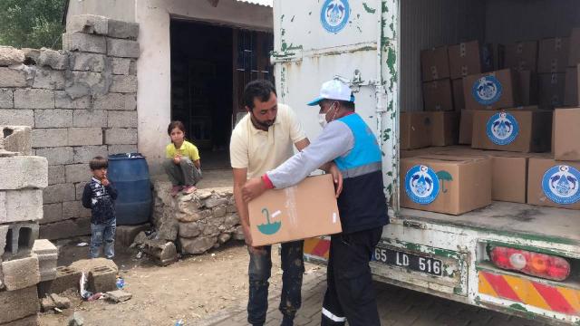 Vanda selden etkilenenlere gıda yardımı