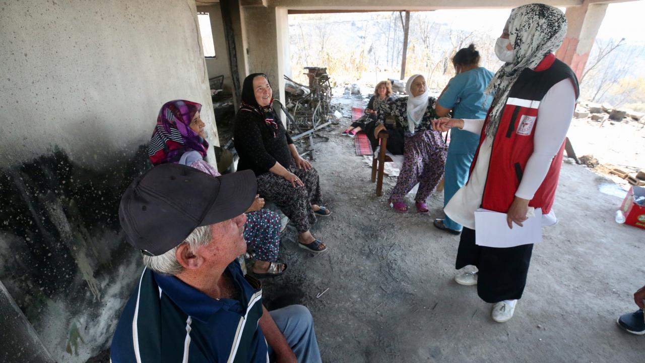 Astım hastası olduğu için dumandan etkilendiğini dile getiren Aktaş, zor günler yaşadıkları söyledi.