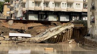 Ankara'da inşaatın istinat duvarı çöktü, bitişikteki binalar boşaltıldı