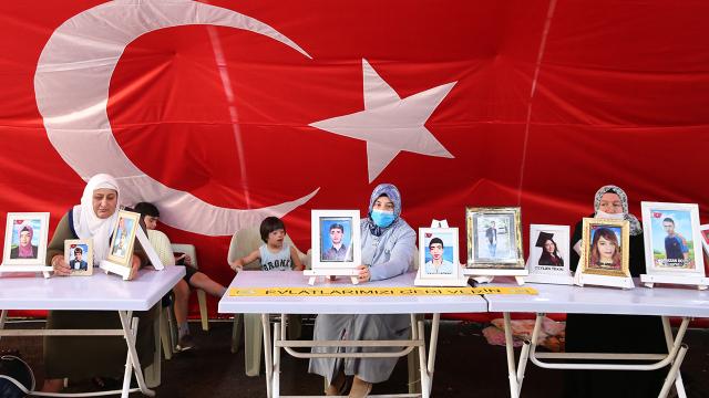 Evlat nöbetine destek ziyaretleri sürüyor