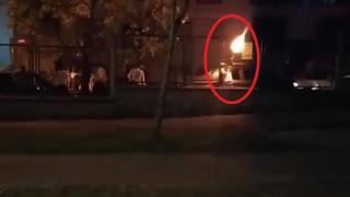 Yolu trafiğe kapatıp havaya ateş açtılar