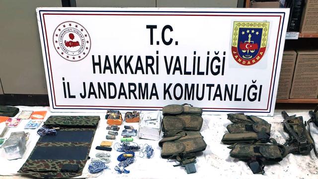 Hakkari kırsalında silah, patlayıcı ve mühimmat ele geçirildi