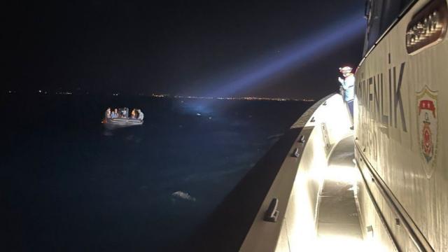 Yunanistanın Türk kara sularına ittiği göçmenler kurtarıldı