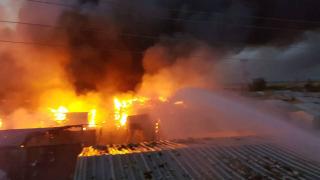 Telhammut çadır kentinde yangın: Bir mahalle küle döndü