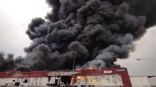 Esenyurt'ta lojistik firmasında yangın