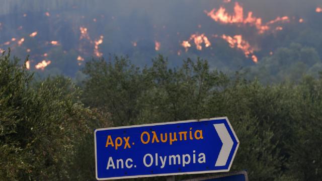 Yunanistanda alevler Olimpiyaya ulaştı