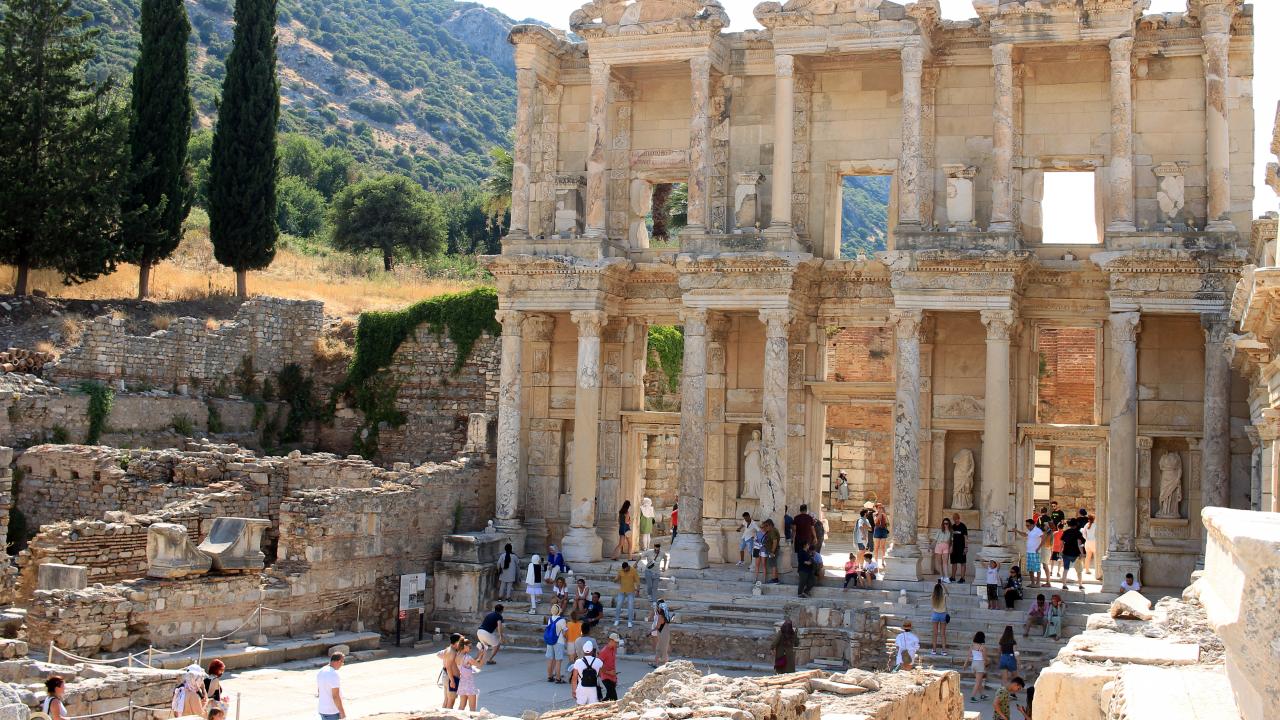 Pergamon`dan sonra antik çağın en önemli kütüphanesi