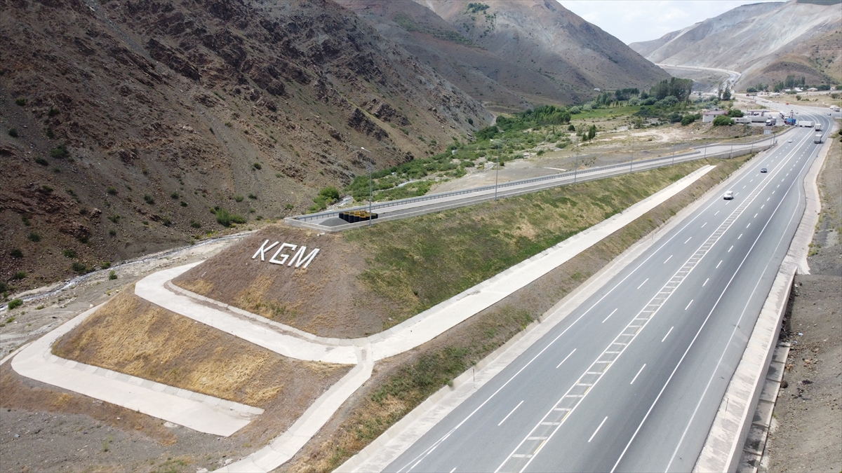 Kara yolunu kullanan araçların yüzde 35`i ağır vasıtalardan oluşuyor