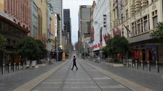 Avustralya'nın Melbourne kentinde koronavirüs yasakları uzatıldı