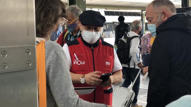 Fransada 2 milyon işçi için aşı zorunluluğu getiriliyor