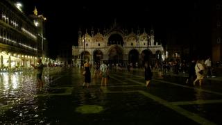 Ünlü Piazza San Marco Meydanı’nı su bastı