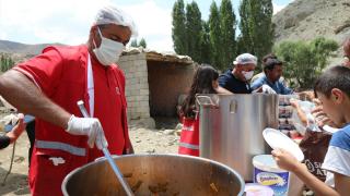 Van'da selzedelerin yaraları sarılıyor