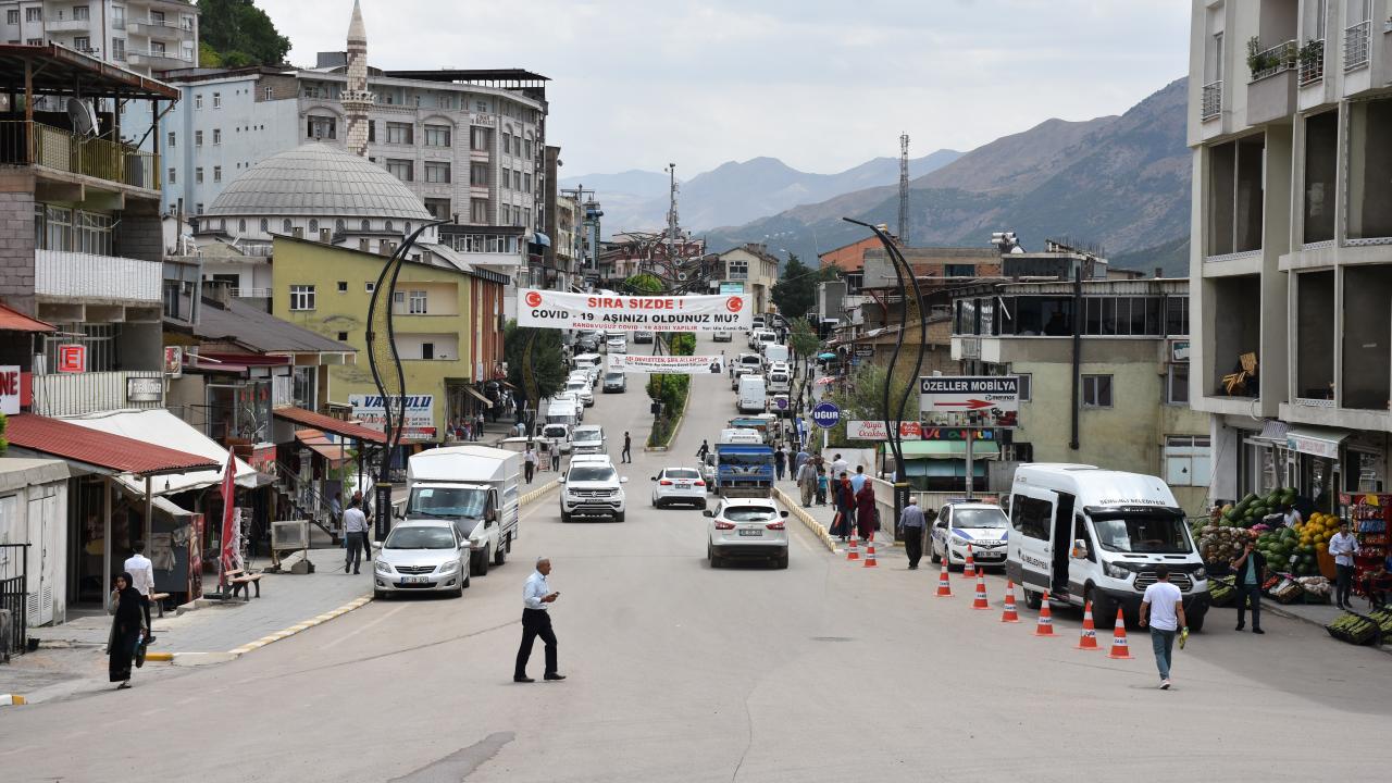 Terör örgütünün yıllardır bölgenin huzuruna ve refahına göz diktiğini aktaran Er, şu ifadeleri kullandı: