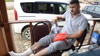 Selde yakınları mahsur kaldı, balyozla duvarı kırıp kurtardı