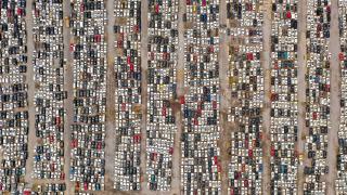 Çin'de araba mezarlığı: Binlercesi dizildi