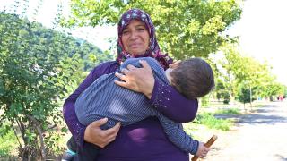 Selden kurtulan torunu kucağında diğerinden iyi haber bekliyor