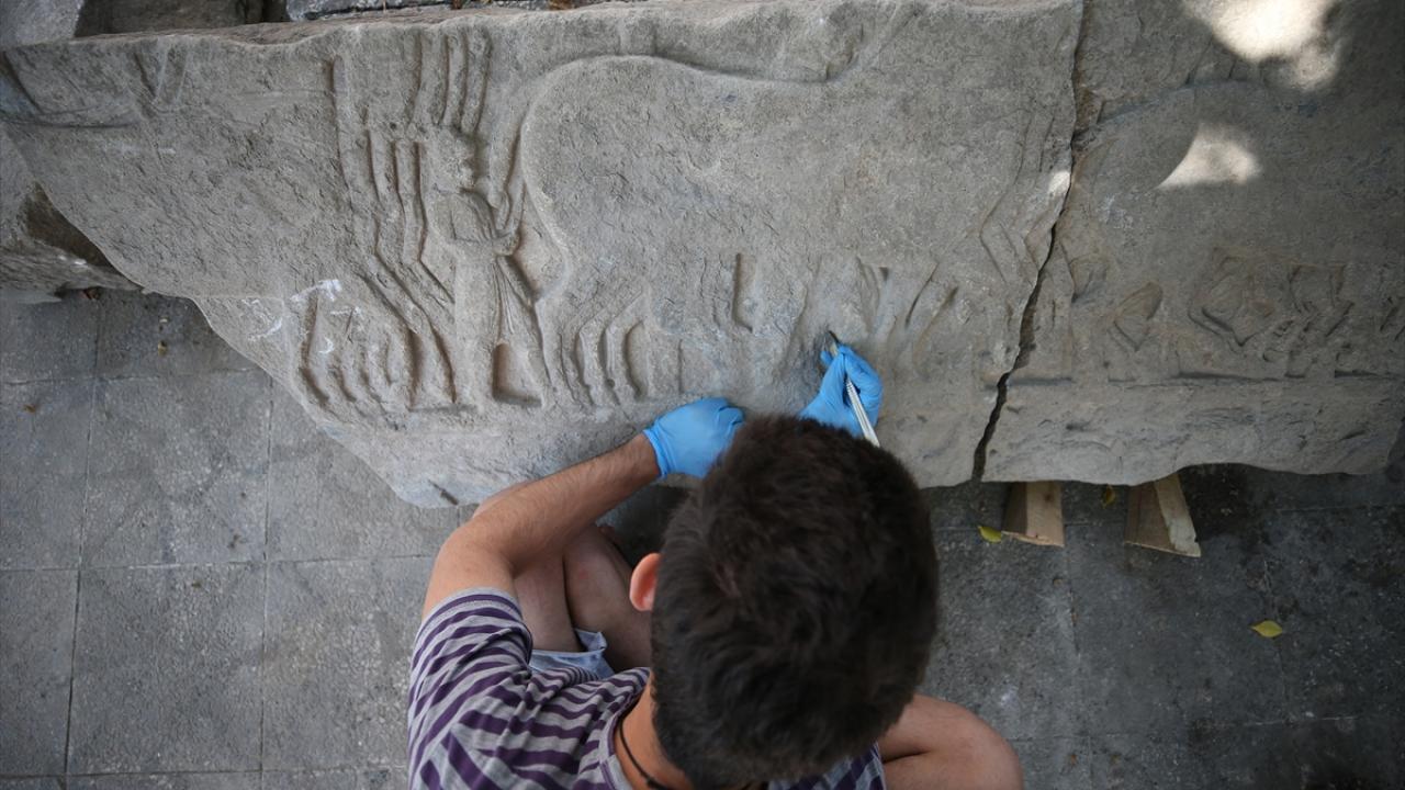 Daskyleion`un ilk yerleşimcileri Frigler