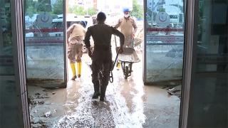 Ayancık Devlet Hastanesi'nde sel temizliği: Mehmetçik ve gönüllüler seferber oldu