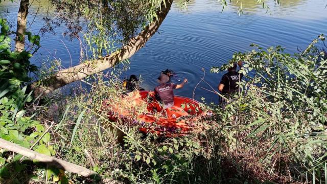 Bilecikte nehre düşen genç aranıyor