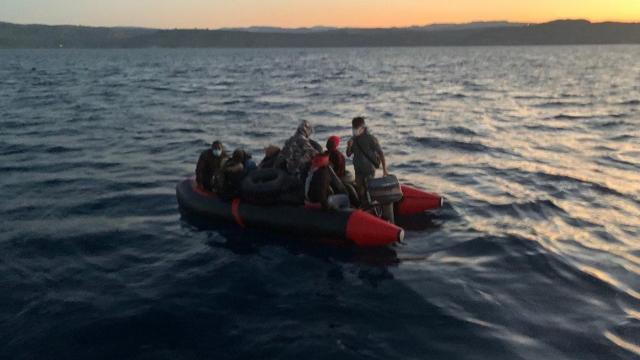 Yunanistanın ölüme terk ettiği 12 sığınmacı kurtarıldı