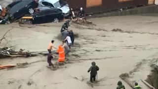 Selde kurtarılan üçüzlerin yaşadıkları korku kamerada