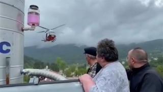 Babaçay'da ekipler, 9 kişilik aileyi son anda kurtardı