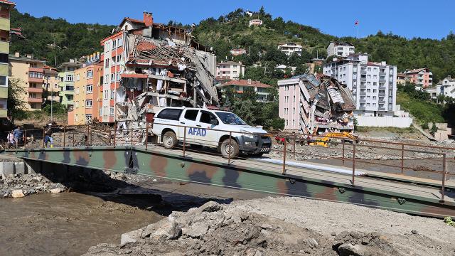 Bozkurtta kurulan seyyar köprüden geçişler başladı