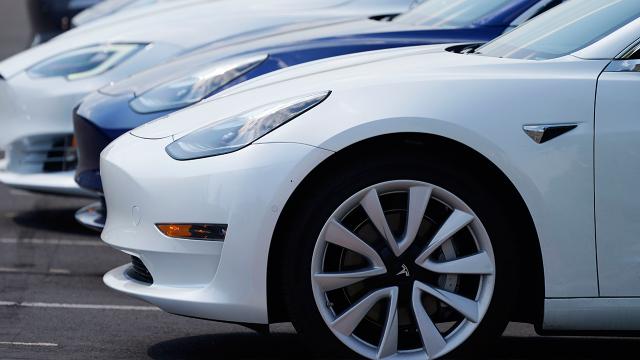 Oto-pilotta kaza yapan sürücü ölüme neden olmakla suçlanıyor