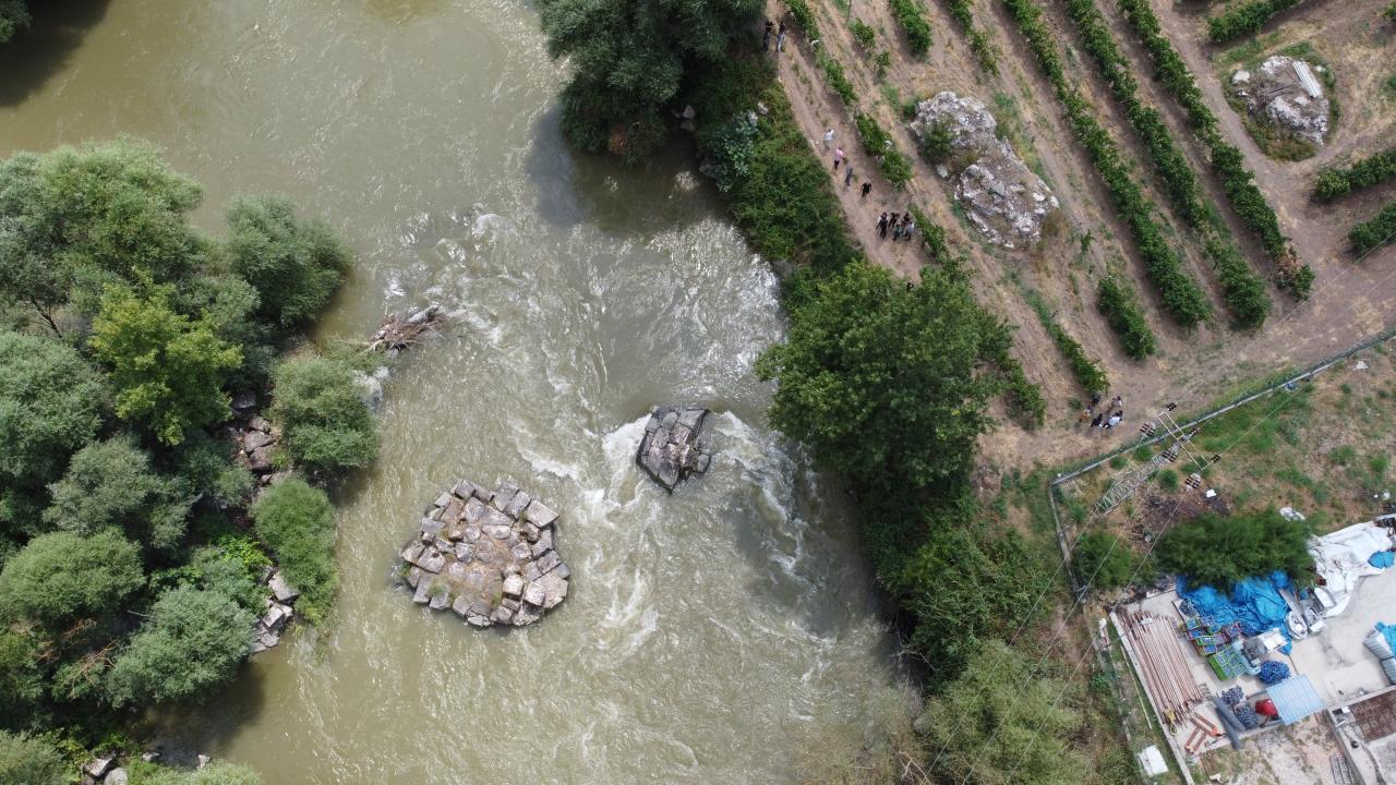 Köprünün inşası ve kullanılan malzemeleri üzerine analizler yapmayı da planladıklarına değinen Öztürk, şunları kaydetti:
