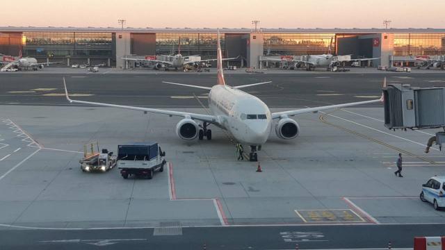 Afganistandan tahliye edilen 160 yolcu daha Türkiyeye getirildi